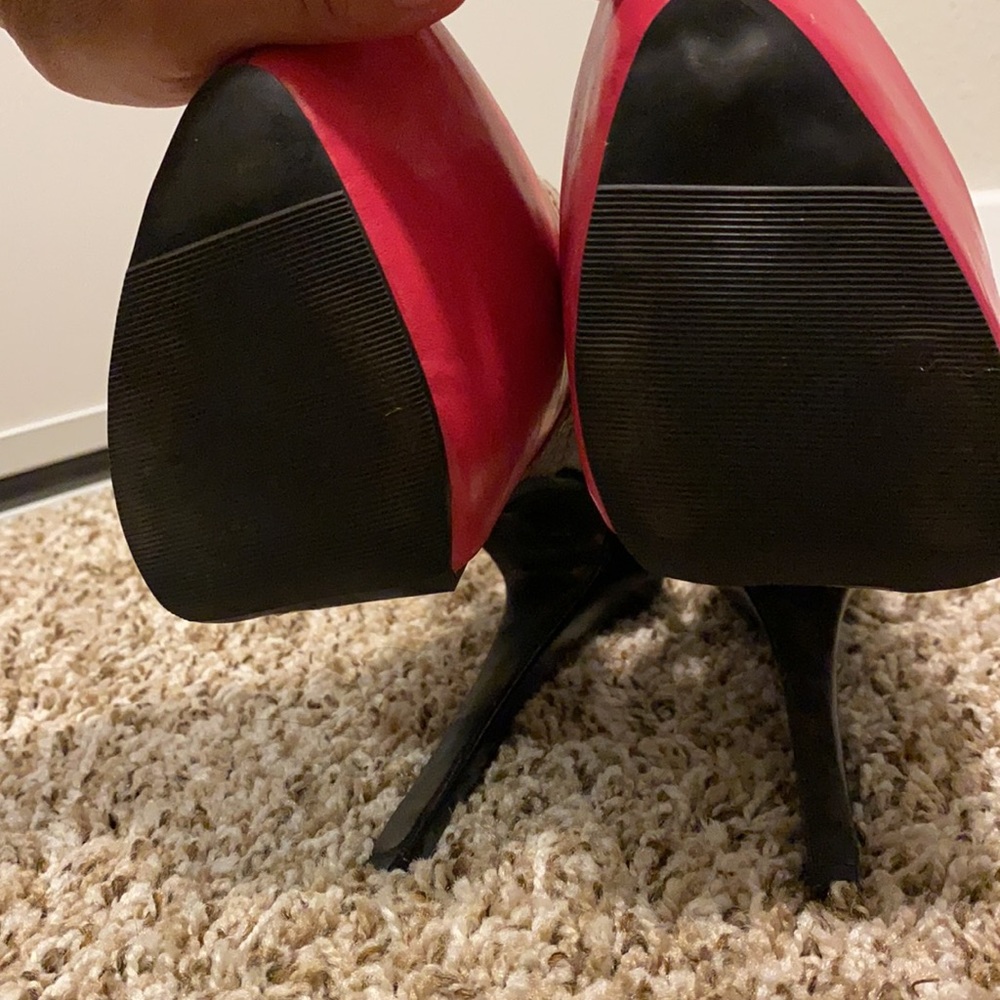 Heels - Picture 4 of 4